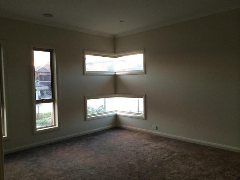 40 Burford Way, Cranbourne North VIC 3977