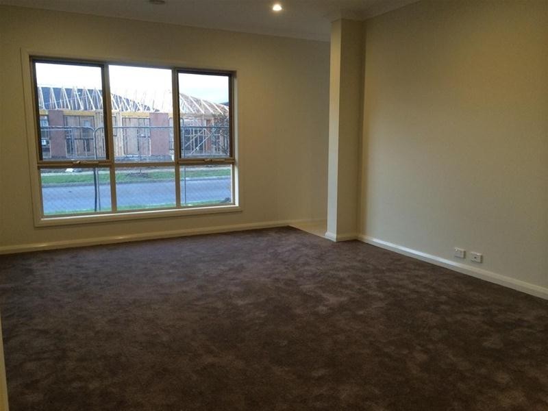 40 Burford Way, Cranbourne North VIC 3977