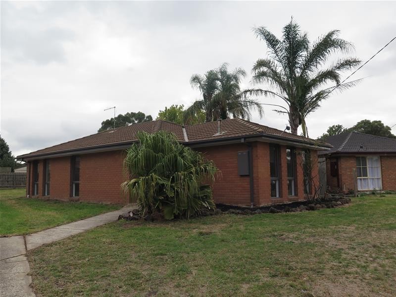 24 Cameron Way, Pakenham VIC 3810