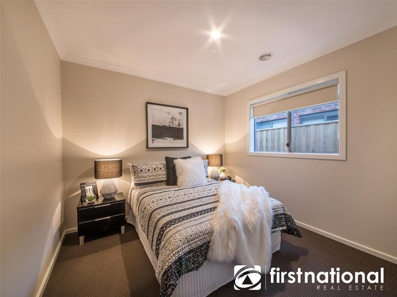 17 Ascot Park Drive, Pakenham VIC 3810