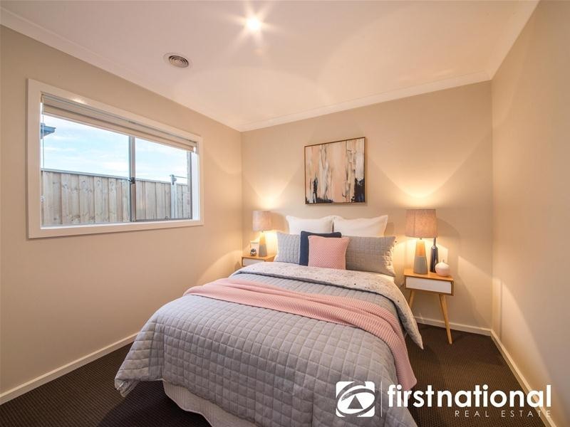 17 Ascot Park Drive, Pakenham VIC 3810