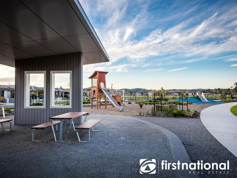 17 Ascot Park Drive, Pakenham VIC 3810