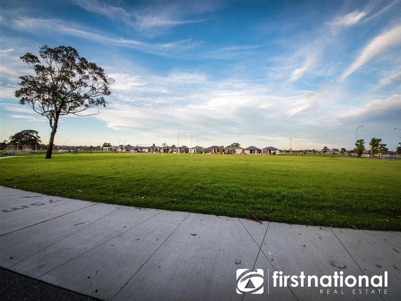17 Ascot Park Drive, Pakenham VIC 3810
