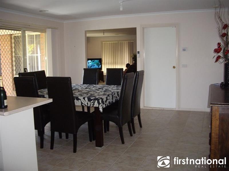 19 Osborn Grove, Pakenham VIC 3810