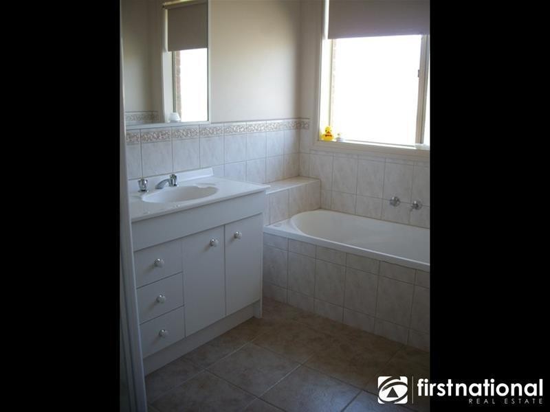 19 Osborn Grove, Pakenham VIC 3810