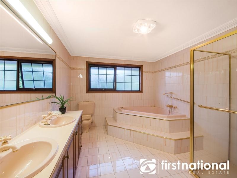 30 Edrington Park Drive, Berwick VIC 3806