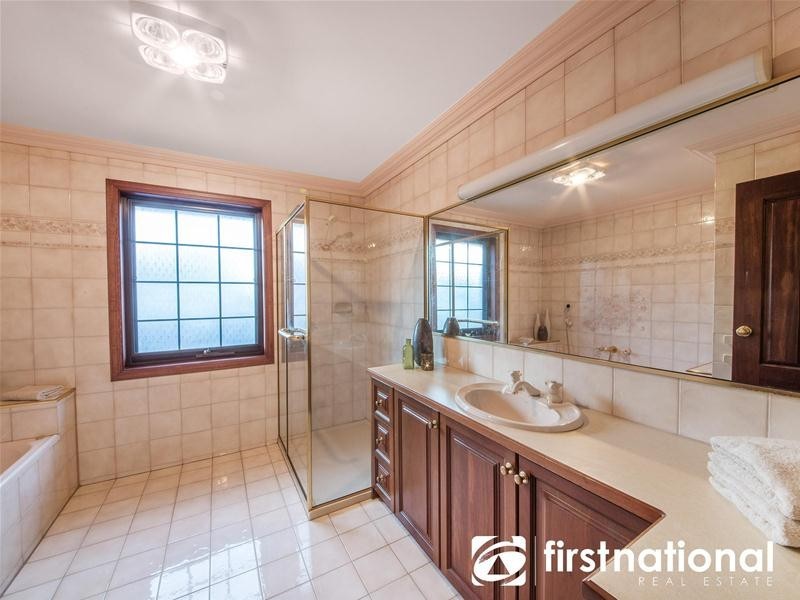 30 Edrington Park Drive, Berwick VIC 3806