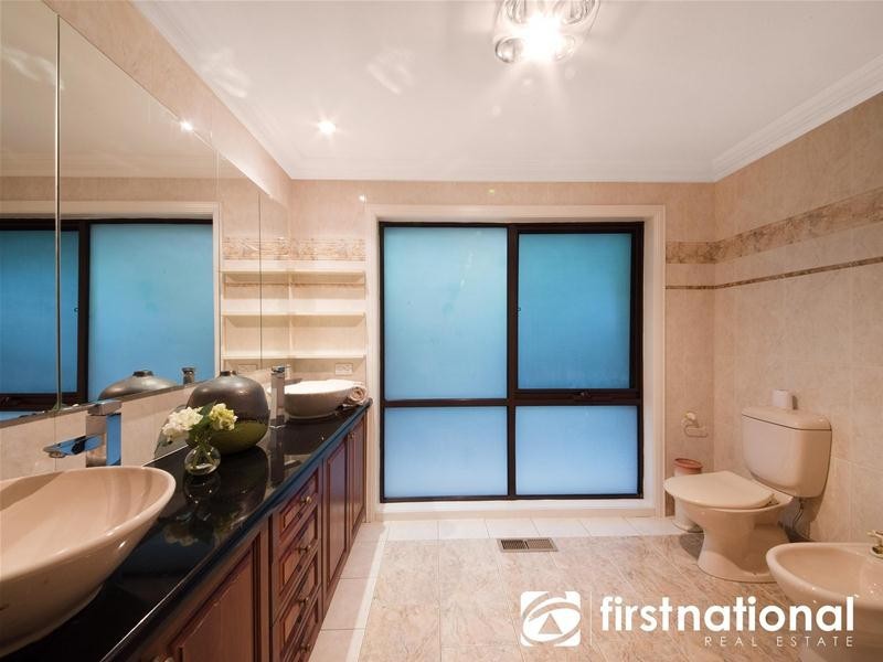 30 Edrington Park Drive, Berwick VIC 3806