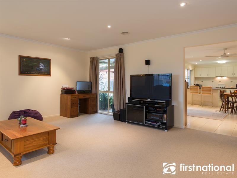 24 Dahlen Place, Berwick VIC 3806