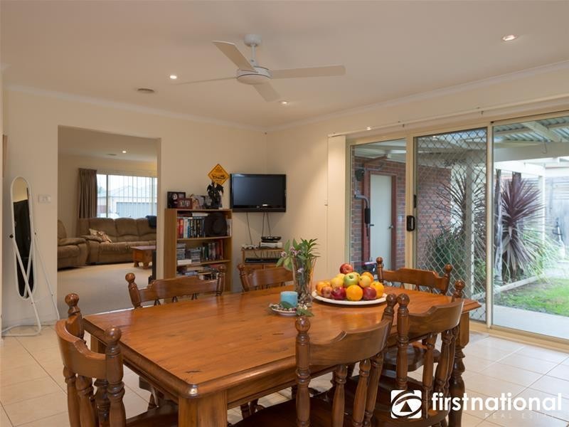 24 Dahlen Place, Berwick VIC 3806