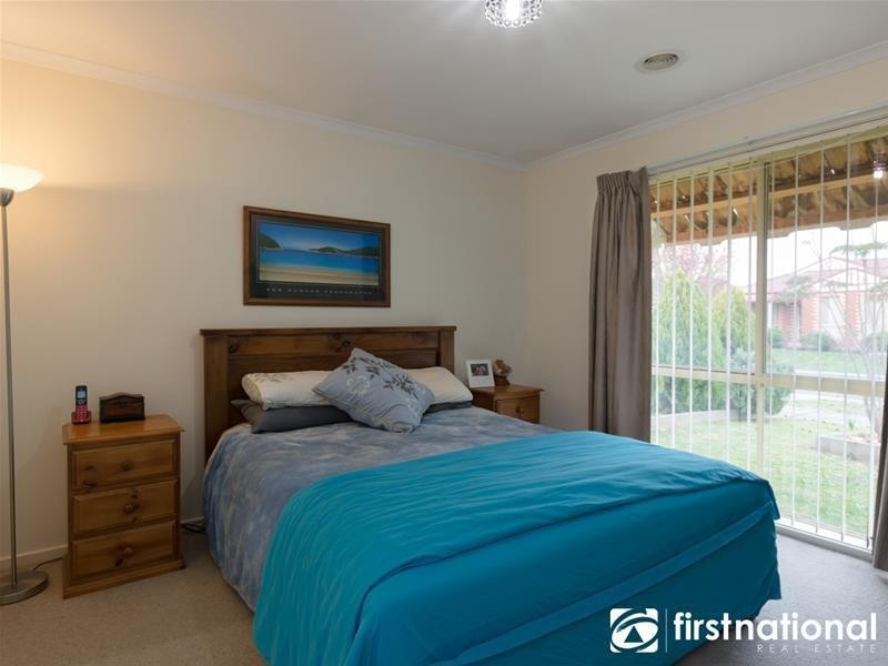 24 Dahlen Place, Berwick VIC 3806
