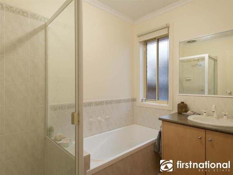 24 Dahlen Place, Berwick VIC 3806