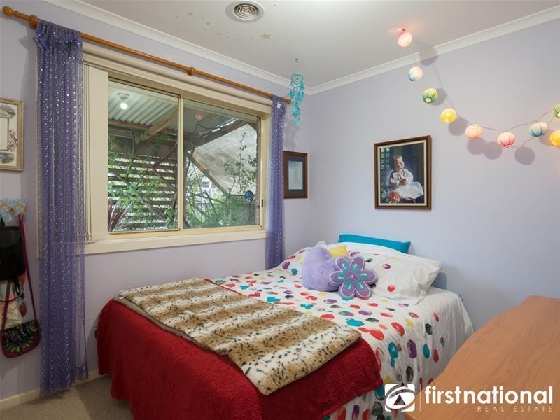 24 Dahlen Place, Berwick VIC 3806