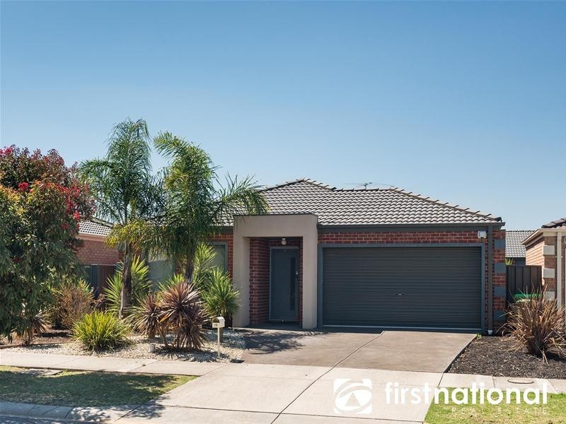 15 Macadamia Street, Pakenham VIC 3810