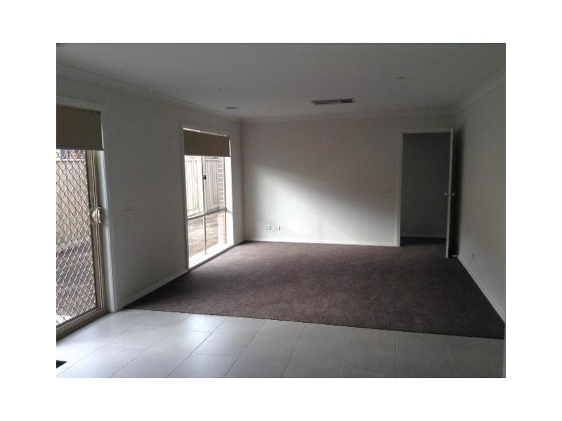 13 Campaspe Road, Cranbourne East VIC 3977