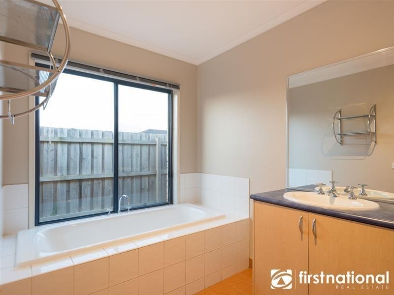 37 Thornbill Circuit, Pakenham VIC 3810