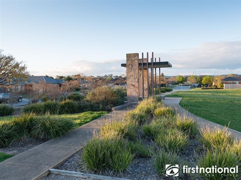 37 Thornbill Circuit, Pakenham VIC 3810