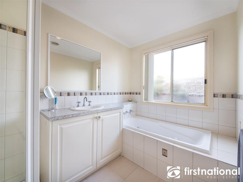 13 Tasman Way, Pakenham VIC 3810