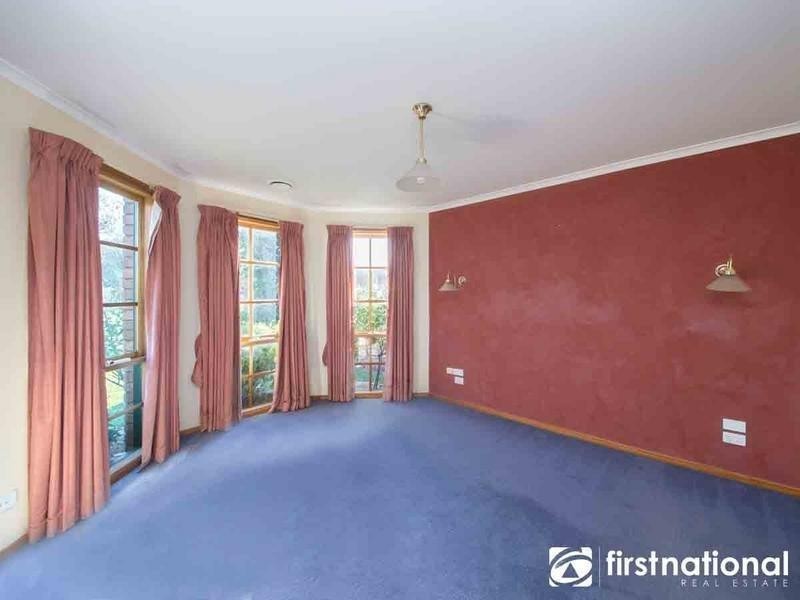 15 Escott Grove, Berwick VIC 3806