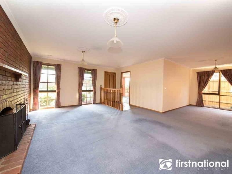 15 Escott Grove, Berwick VIC 3806