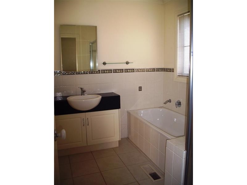 11/1-3 Young Road, Hallam VIC 3803