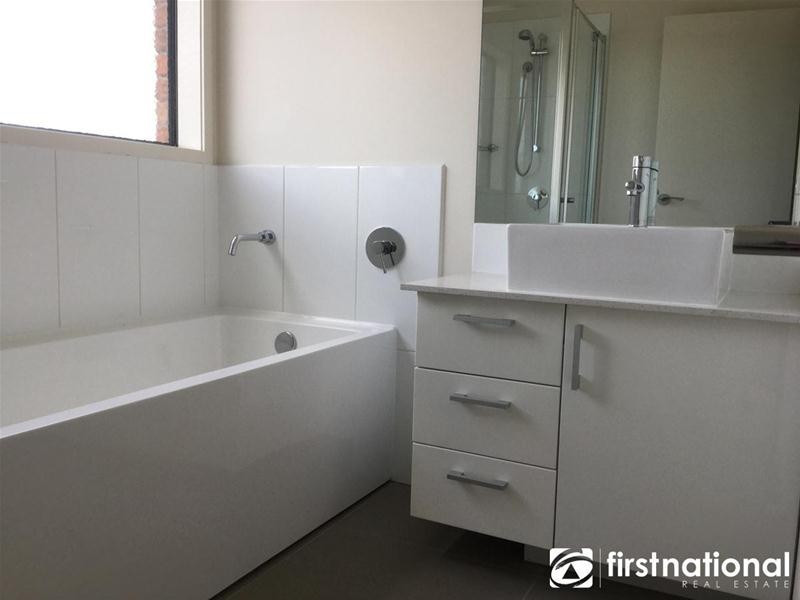 15 Hampshire Street, Officer VIC 3809