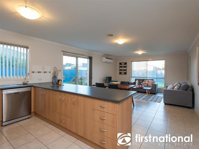 6 Tea Tree Close, Pakenham VIC 3810