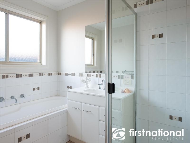 6 Tea Tree Close, Pakenham VIC 3810