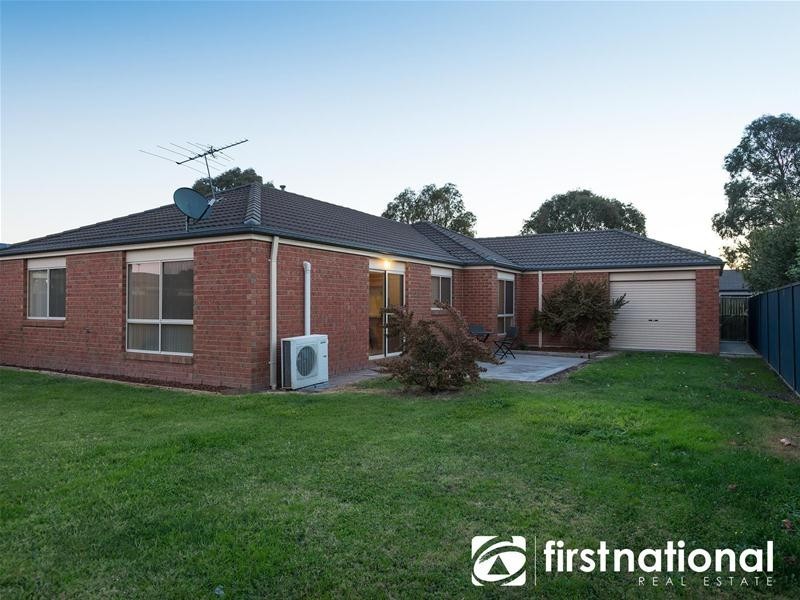 6 Tea Tree Close, Pakenham VIC 3810