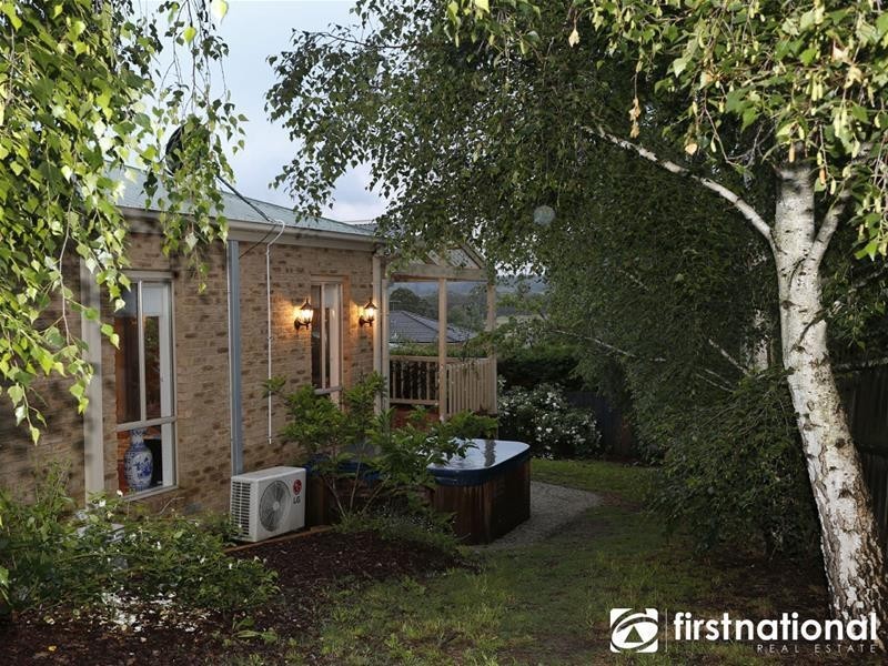 23 Cara Crescent, Berwick VIC 3806