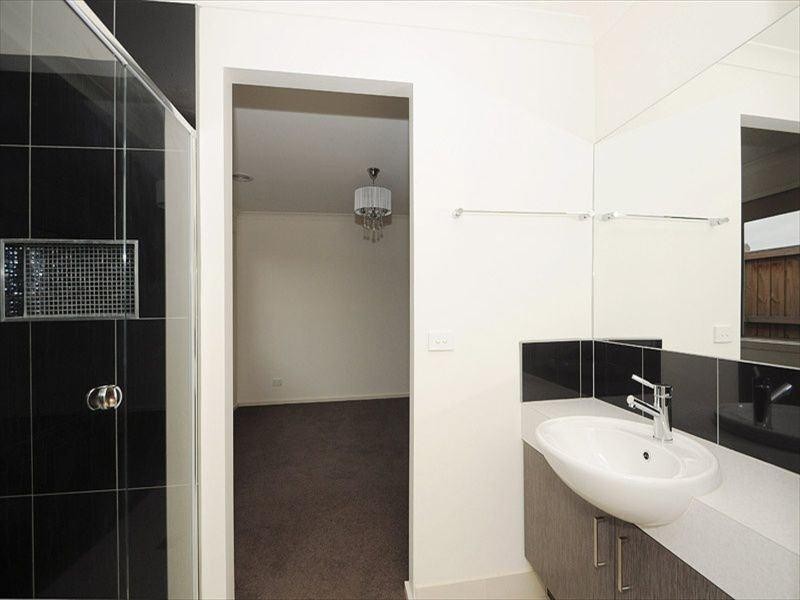 45 Chantenay Parade, Cranbourne North VIC 3977