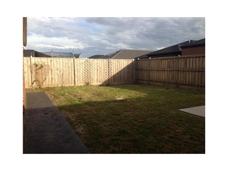 45 Chantenay Parade, Cranbourne North VIC 3977