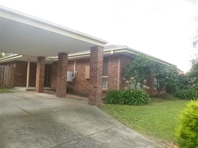 8 Tottington Rise, Berwick VIC 3806