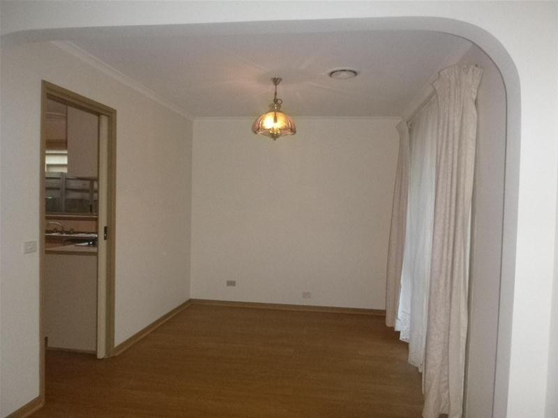 8 Tottington Rise, Berwick VIC 3806