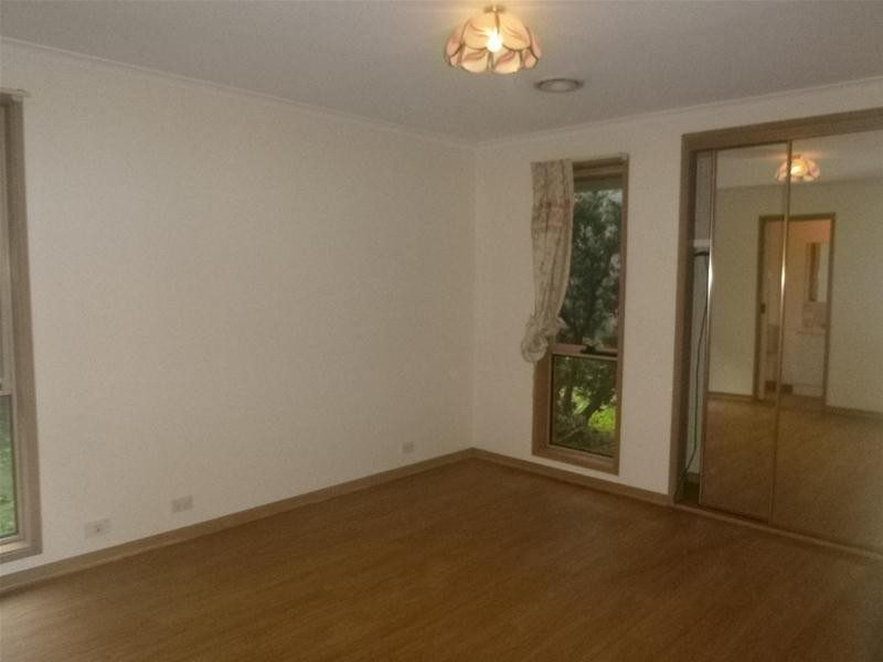 8 Tottington Rise, Berwick VIC 3806