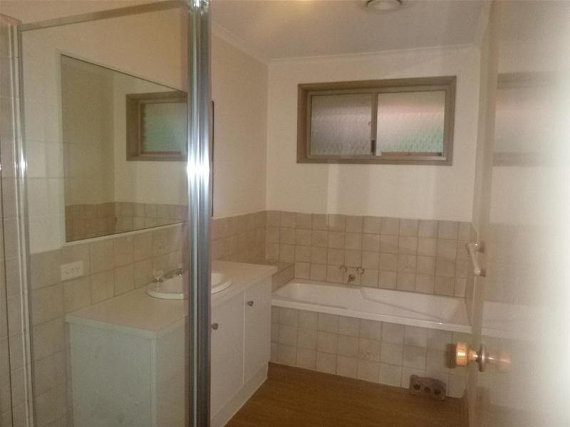 8 Tottington Rise, Berwick VIC 3806