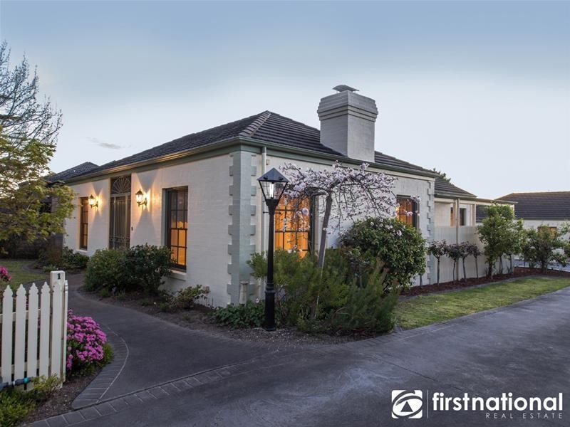 1/70 Gloucester Avenue, Berwick VIC 3806