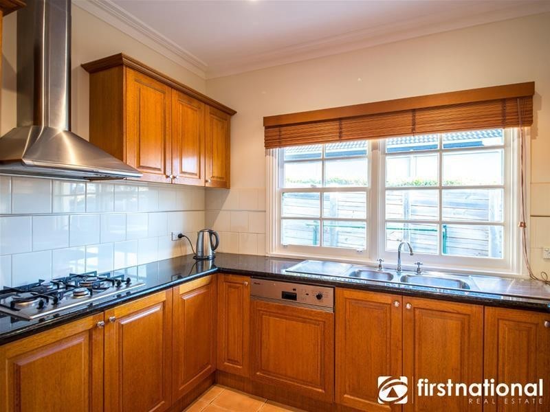 1/70 Gloucester Avenue, Berwick VIC 3806