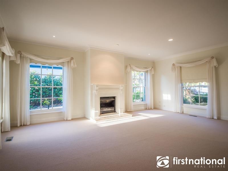 1/70 Gloucester Avenue, Berwick VIC 3806