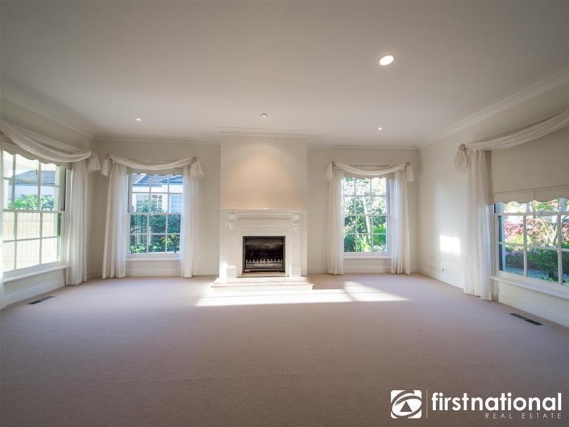 1/70 Gloucester Avenue, Berwick VIC 3806