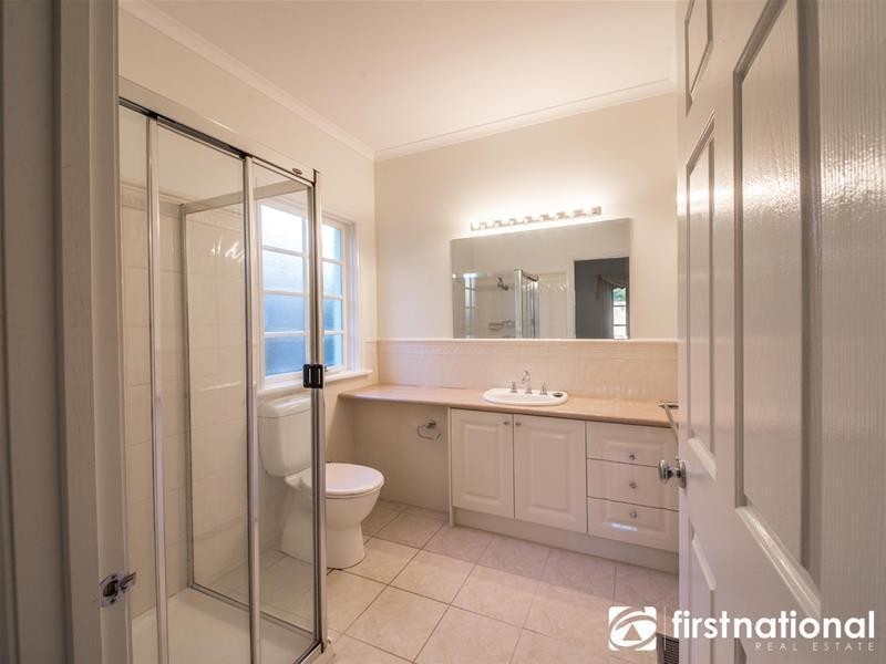 1/70 Gloucester Avenue, Berwick VIC 3806