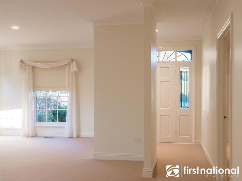 1/70 Gloucester Avenue, Berwick VIC 3806