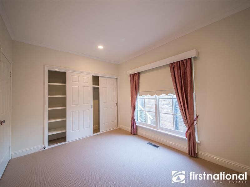 1/70 Gloucester Avenue, Berwick VIC 3806