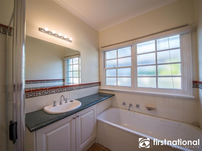 1/70 Gloucester Avenue, Berwick VIC 3806