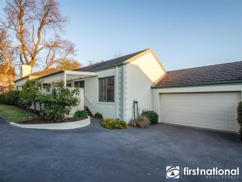 1/70 Gloucester Avenue, Berwick VIC 3806