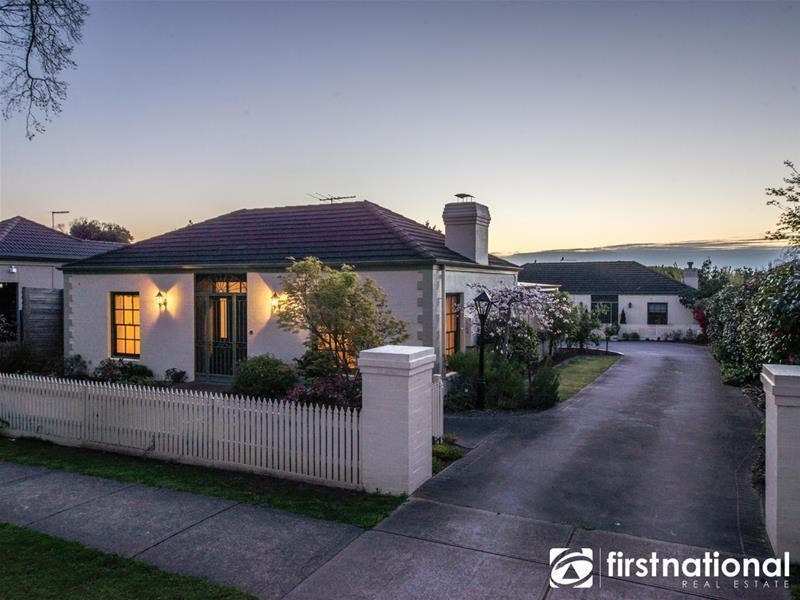 1/70 Gloucester Avenue, Berwick VIC 3806