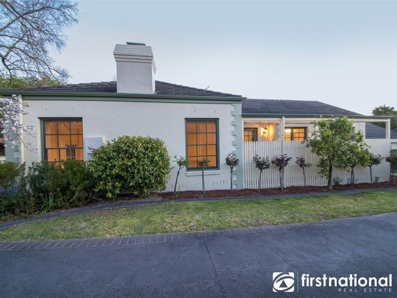 1/70 Gloucester Avenue, Berwick VIC 3806