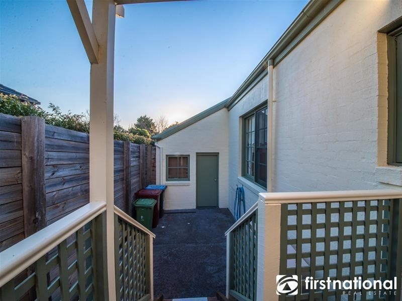 1/70 Gloucester Avenue, Berwick VIC 3806