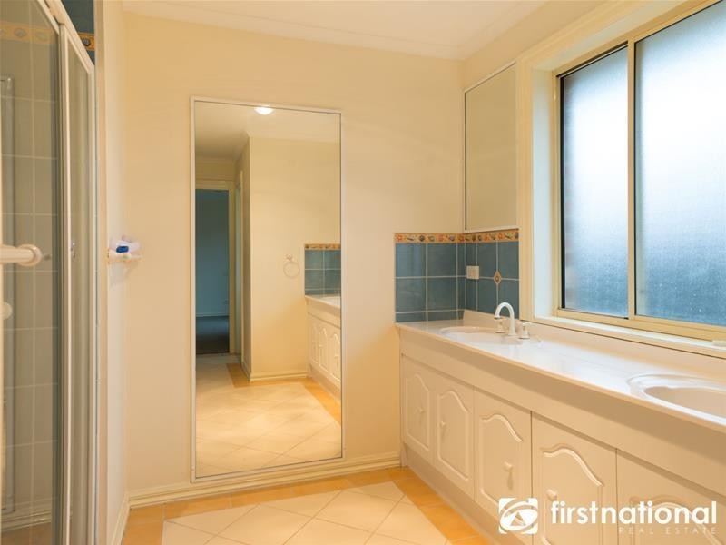 10 Fieldhouse Lane, Berwick VIC 3806