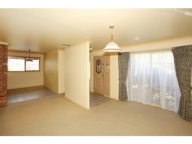 8 Tamarisk Road, Narre Warren VIC 3805